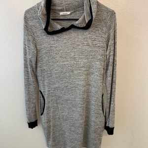 Sweater With front pocket